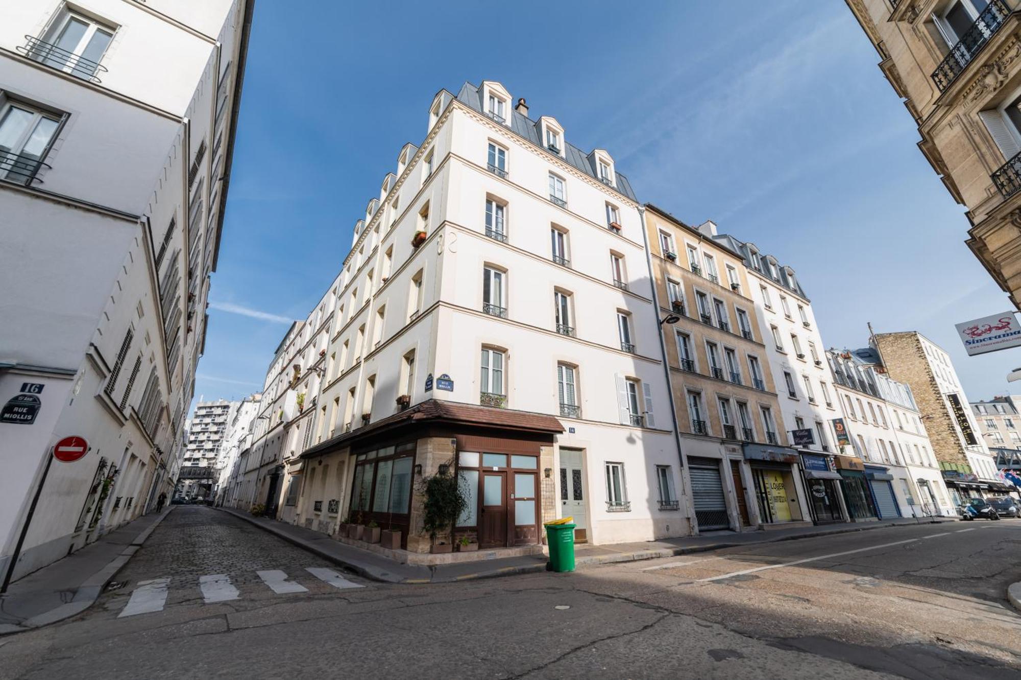 Studio Bien Equipe Proche De Toutes Commodites -2P Paris Exterior photo